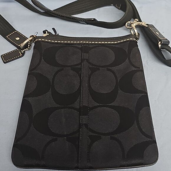 COACH SIGNATURE C JAQUARD SWINGPACK BFPM-07-010 - Picture 2 of 9